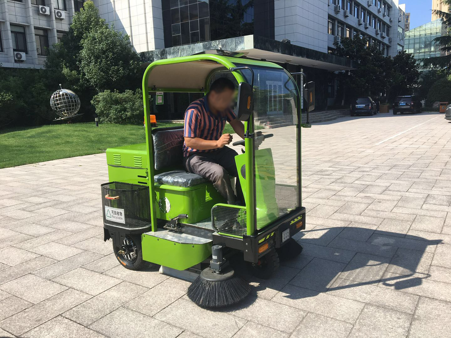 駕駛式掃地機(jī)需要被清洗么？